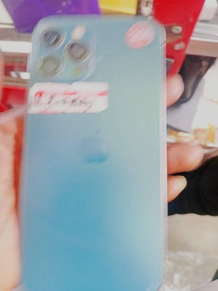 A picture of IPhone 12 promax 256gb