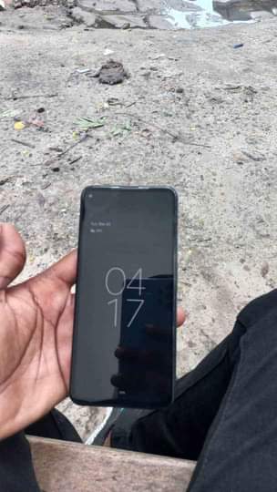A picture of Google Pixel 5a 5G Ram 6 Gb 128 Location Tabata