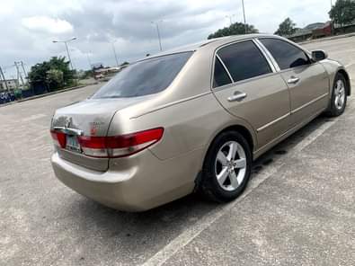 A picture of BELGIUM GRADE 2005 HONDA ACCORD FOR SALE First flashed body