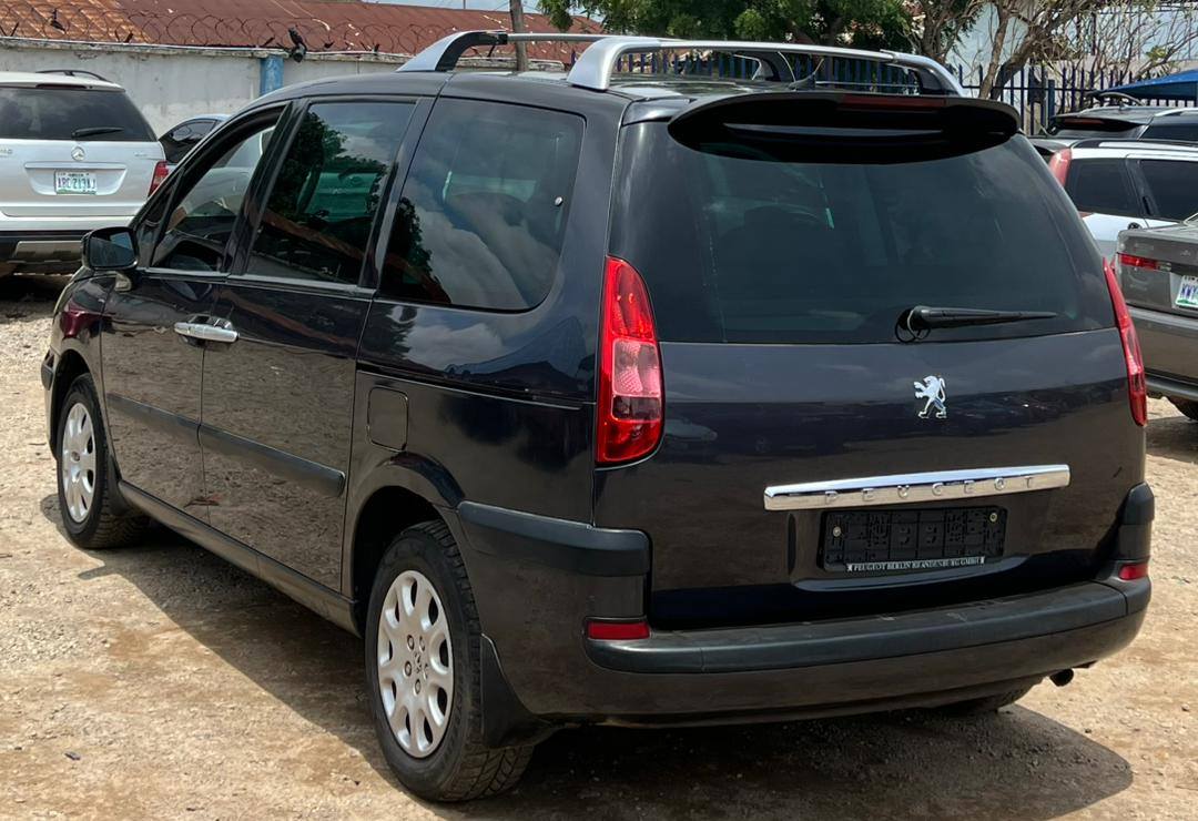 A picture of PEUGEOT 807