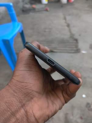 A picture of Google pixel 2 XL
