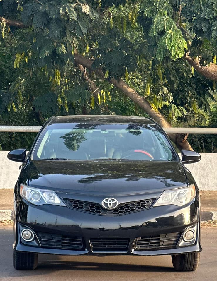 A picture of 2014 TOYOTA CAMRY SE