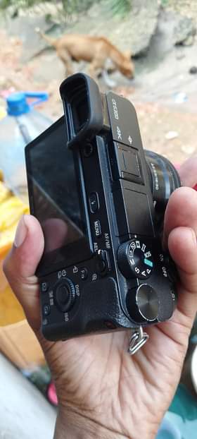 A picture of NAUZA SONY 4K A6300 MALI BADO NZIMA IMENYOOKA 0716840660