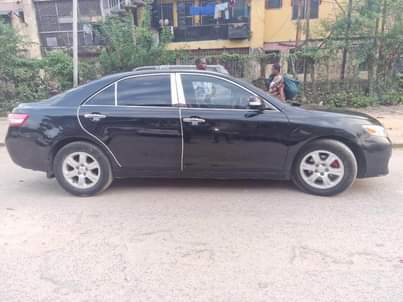 A picture of 2010 Toyota Camry very sound and cool engine