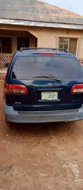 A picture of Toyota sienna