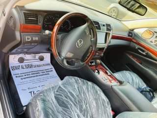A picture of Lexus LS460