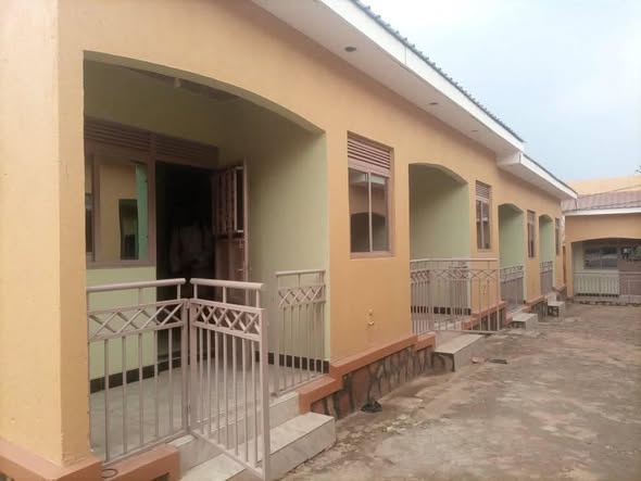 A picture of Single room self contain with kitchen and bathroom inside for