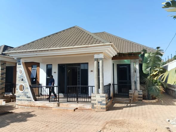 A picture of KYANJA KUNGU HSE OF 4 Bedrooms sttg dnng kitchen for