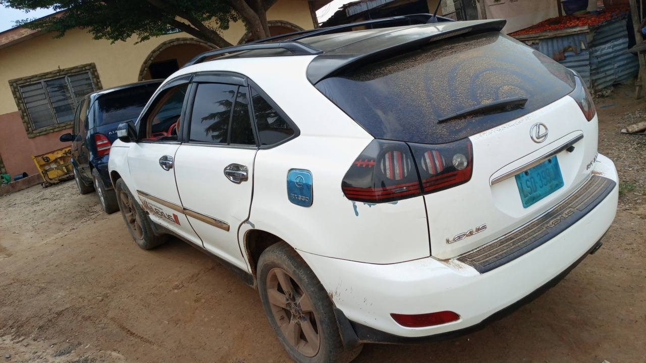 A picture of Rx330 7037870563 Toks standard My hand