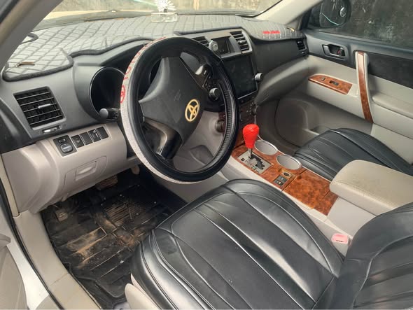 A picture of TOYOTA HIGHLANDER