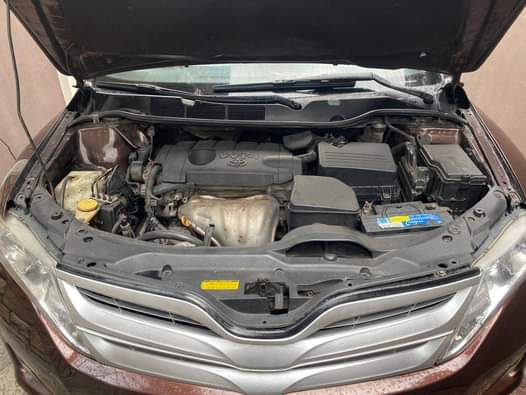 A picture of 2011 VENZA 4 PLUGS 9 750 Not thumb start 4