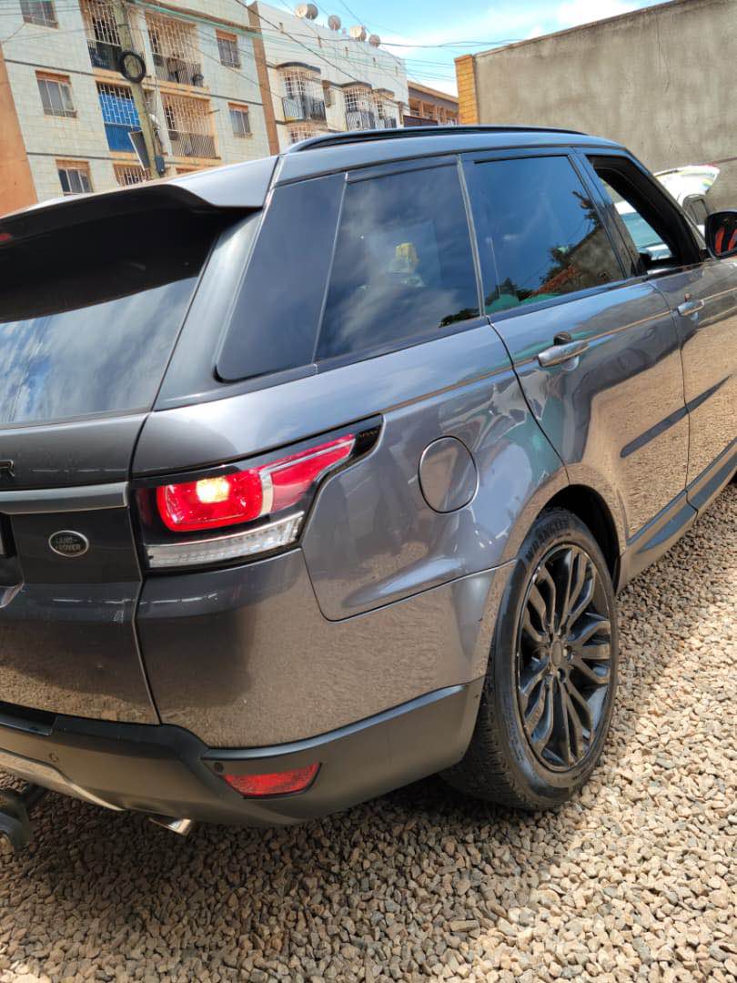 A picture of Range rover 90m