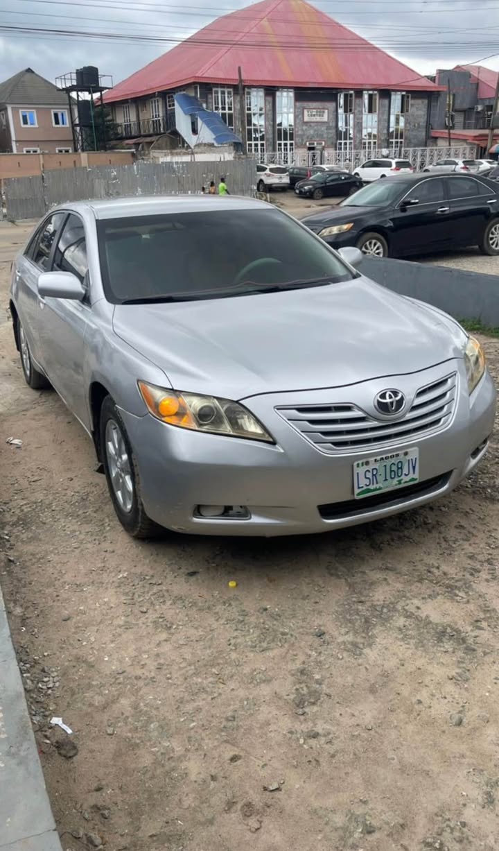 A picture of Clean 2008 Toyota Camry Engine gear and AC working perfectly