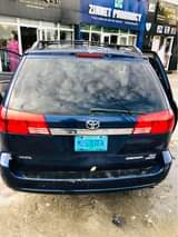 A picture of Toyota Sienna 2005 Model