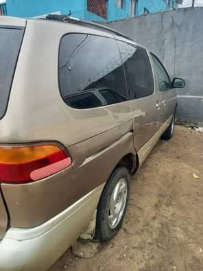 A picture of Toyota sienna Only serious buyer pure First body engine sharp