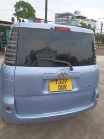 A picture of 2004 Toyota Sienta