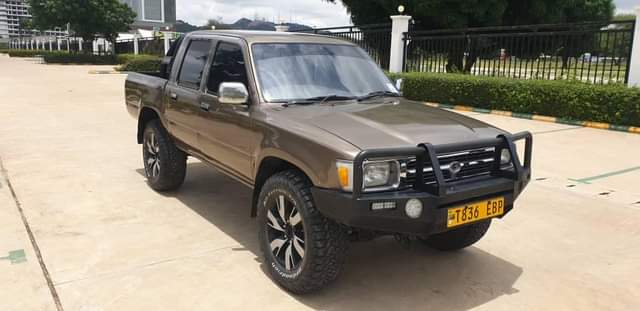 A picture of Toyota double cabin. Engine 3L Price 25.8ml Piga 0783646625