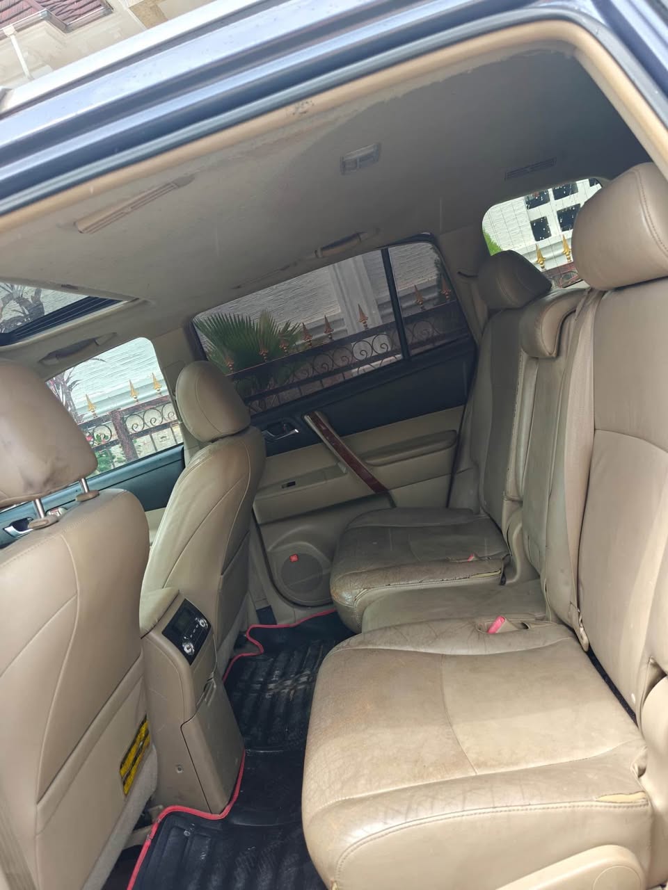 A picture of Toyota Highlander 2009 upgraded to 2012 limited