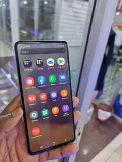 A picture of SAMSUNG A72