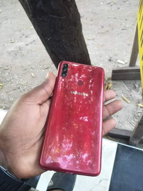 A picture of Samsung a20s