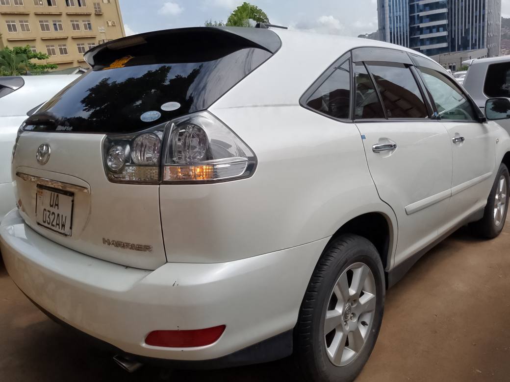 A picture of Toyota Harrier Model 2011 For Sale 0704482571