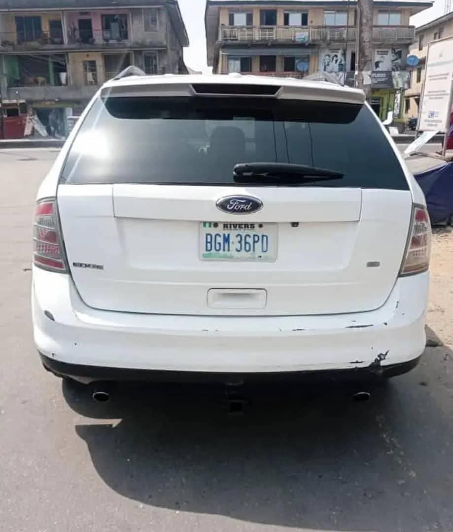 A picture of 2004 Ford 2006