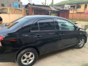 A picture of Manual gear Toyota Yaris Used by a woman Sound engine