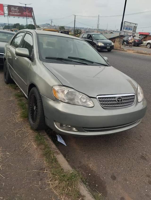 A picture of 04 Toyota Corolla Very good engine good gear selection and