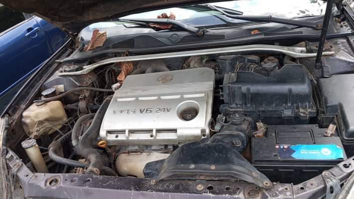 A picture of Another one Lexus es 300 Buy and drive standard AC