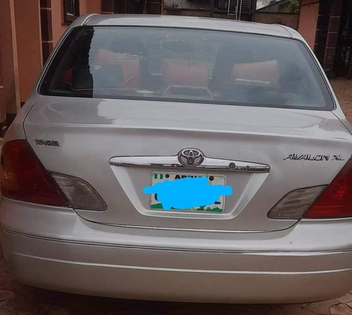 A picture of 2004 Toyota Avalon dashbaord 0