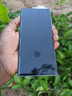 A picture of Samsung Galaxy s22 ultra copy gb512 ram12 net5g 0686820249