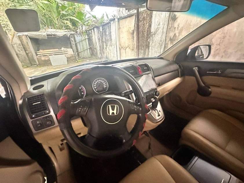 A picture of 09Honda crv suv