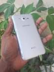 A picture of SAMSUNG J7