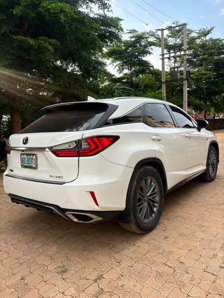 A picture of Lexus Rx350