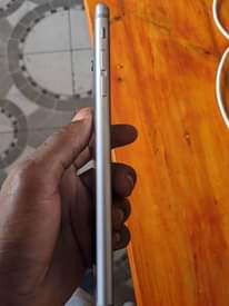 A picture of Mwenye pesa ya haraka hapa iPhone 6s Fingerprint