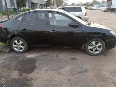 A picture of Hyundai Elantra 2012