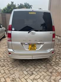A picture of 2006 Toyota Noah