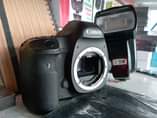 A picture of CANNON Mark III 5D