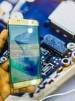 A picture of Samsung s7 edge with green line