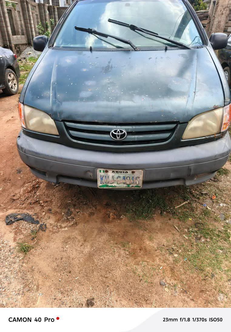 A picture of Toyota Siena