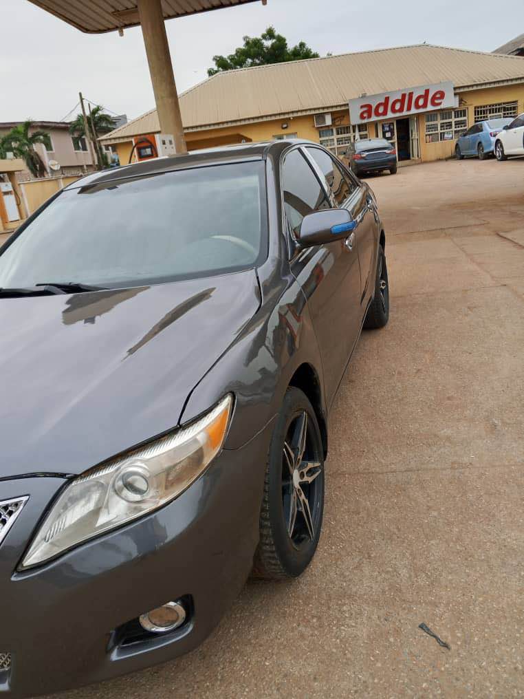A picture of Toyota Camry 08 V6 everywhere thing working perfect painting on