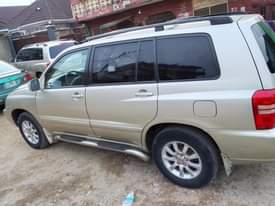 A picture of Toyota Highlander 03