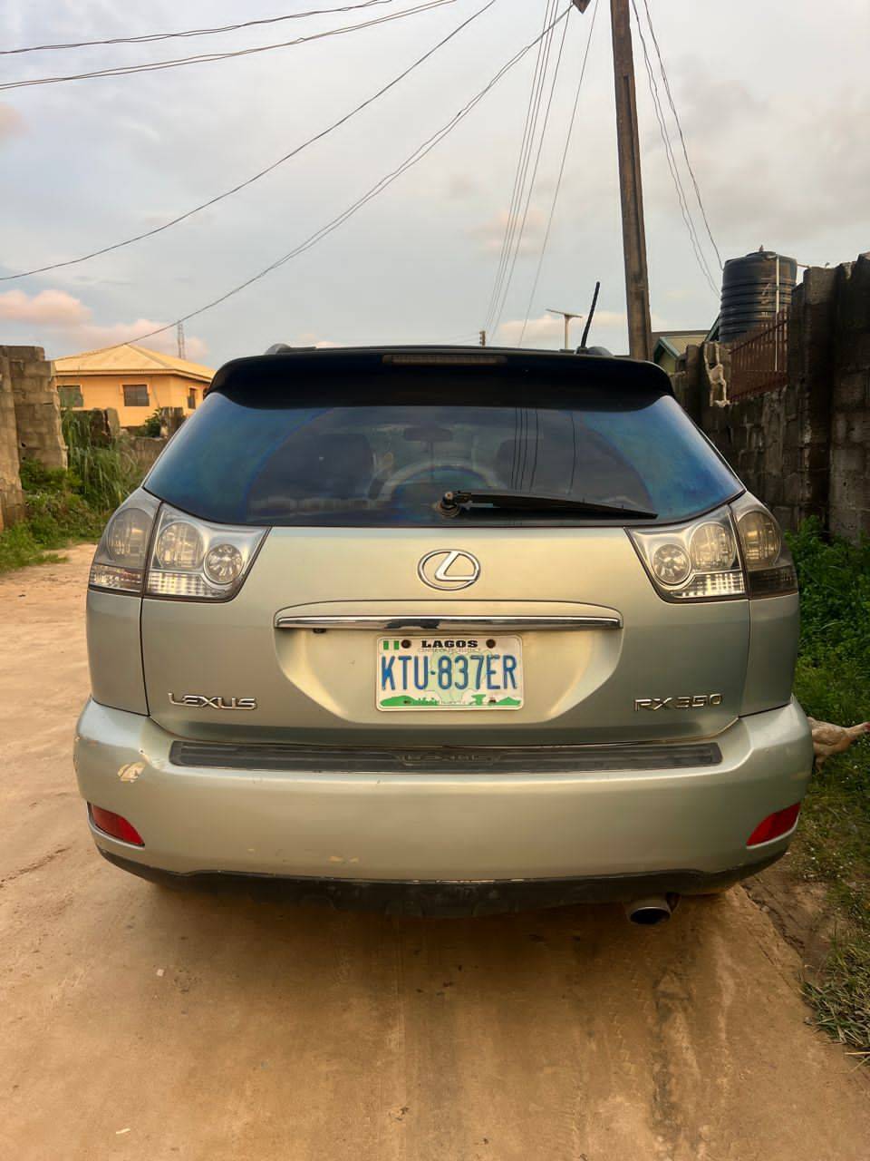 A picture of Lexus RX 350