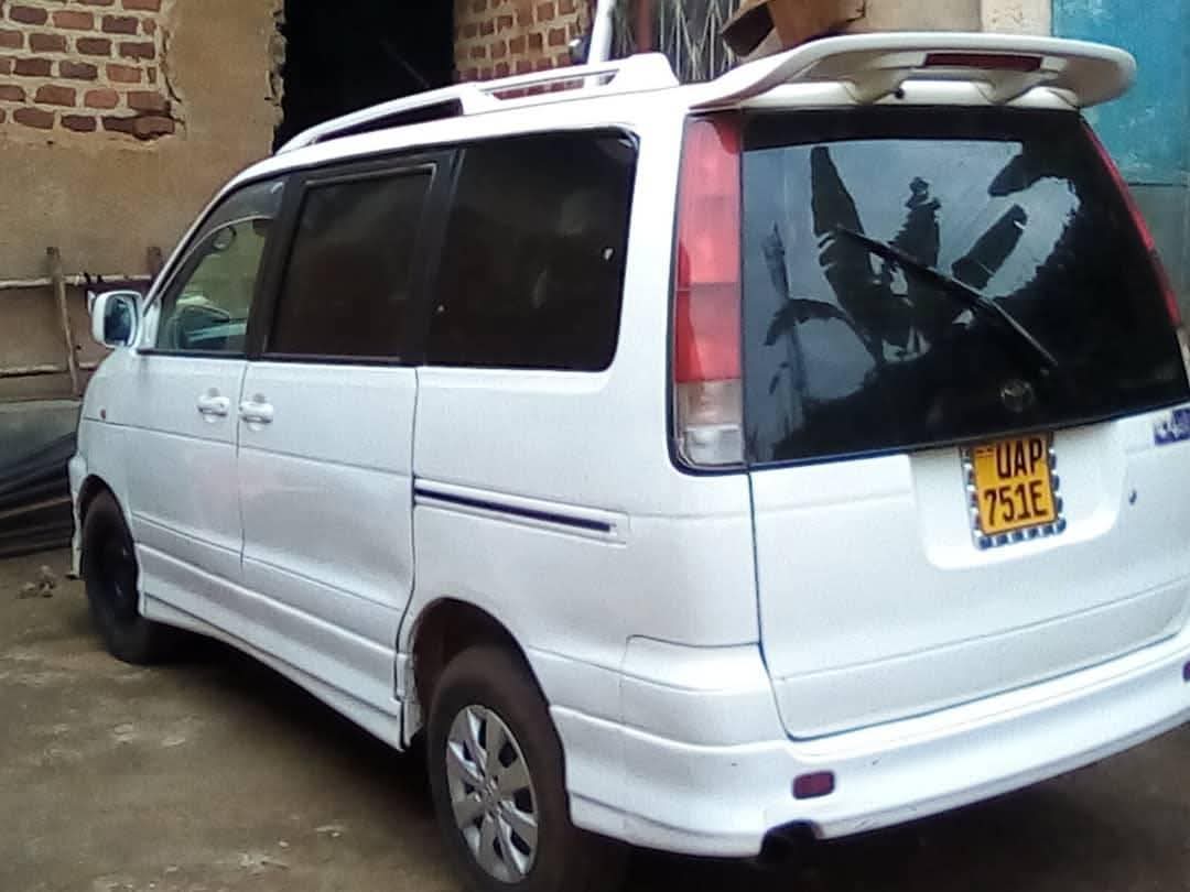 A picture of Toyota Noah