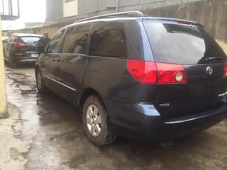 A picture of Toyota Sienna 2007