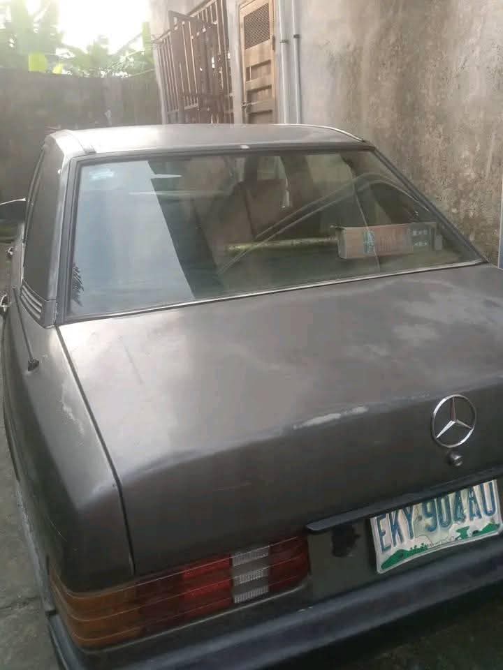 A picture of Mercedice Benz 190