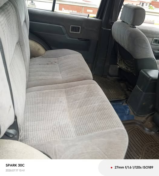 A picture of Nissan Pathfinder first body manual gear with good auxiliary gear