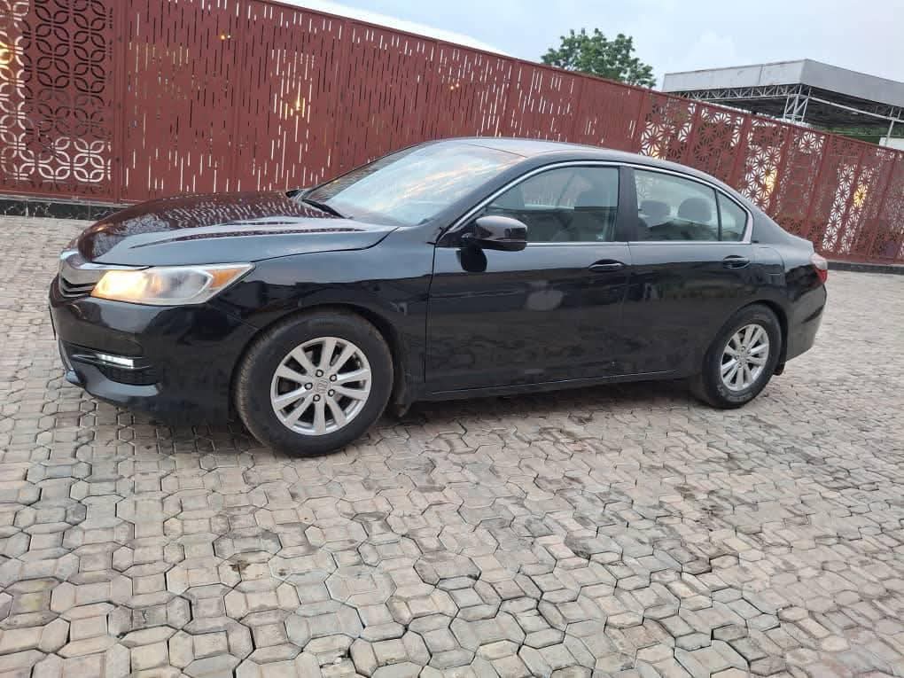 A picture of HONDA ACCORD 014