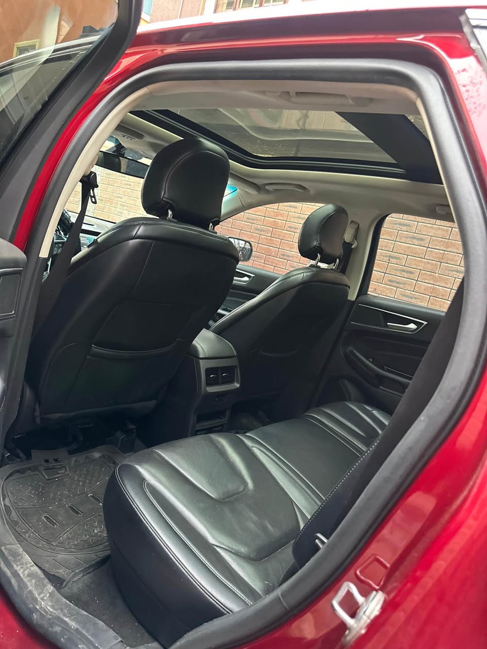 A picture of 2016 Ford edge titanium with 4plug engine