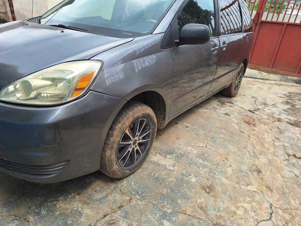 A picture of Toyota sienna